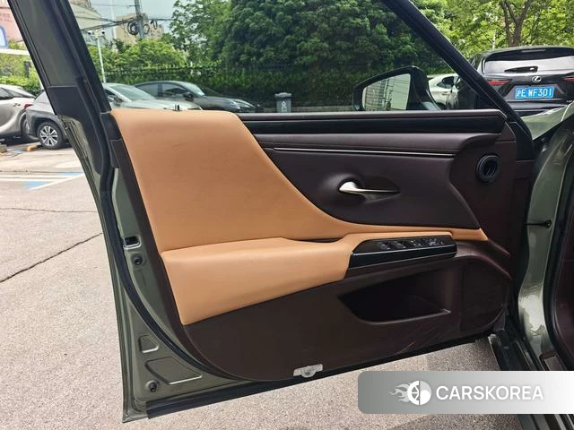 Lexus ES id 4353783 из Китая 12