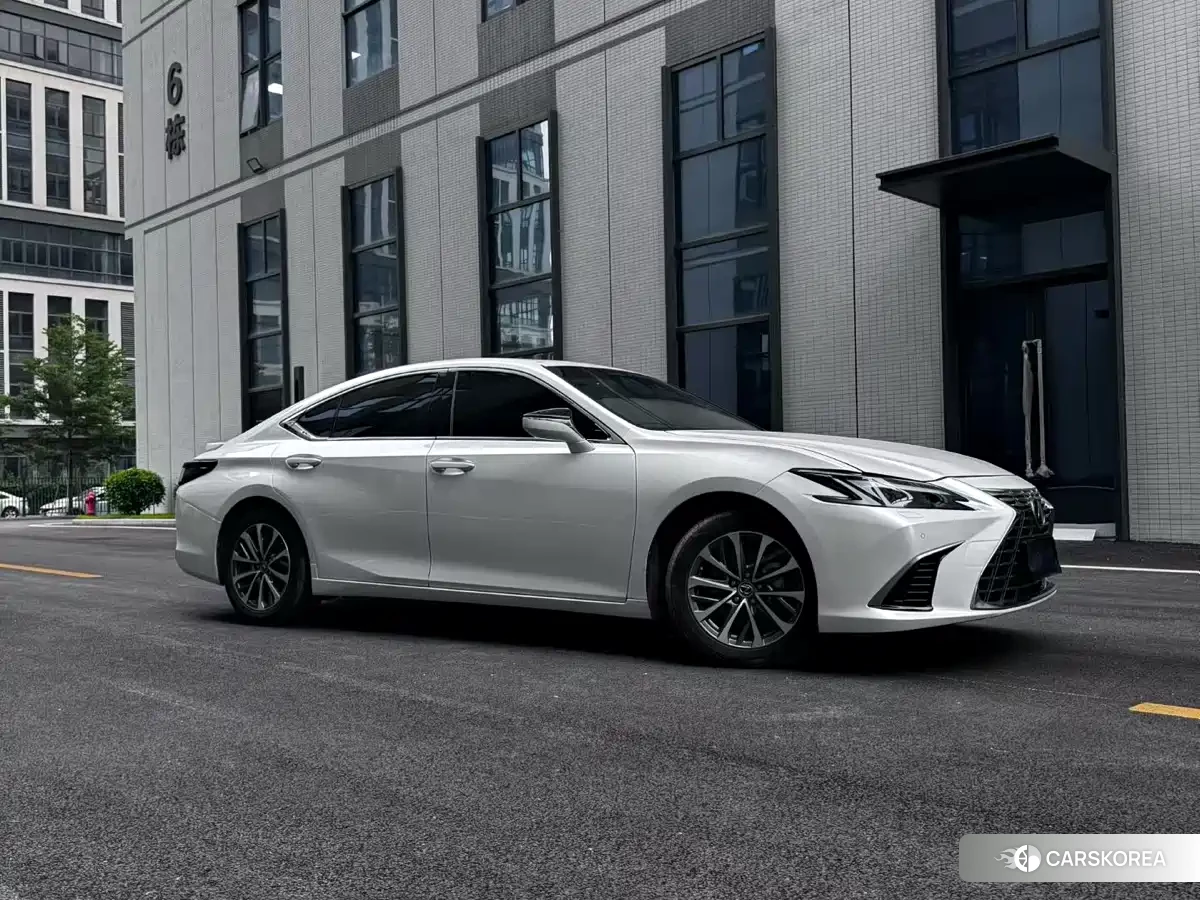 Lexus ES 2025 Белый из Китая, фото 4