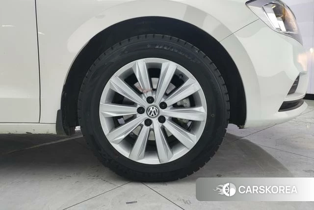 Volkswagen Bora id 4219882 из Китая 11
