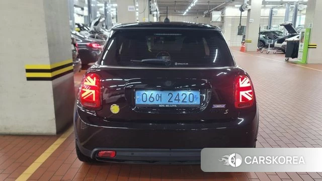 Mini Cooper Electric 2022 Черный из Кореи, фото 4