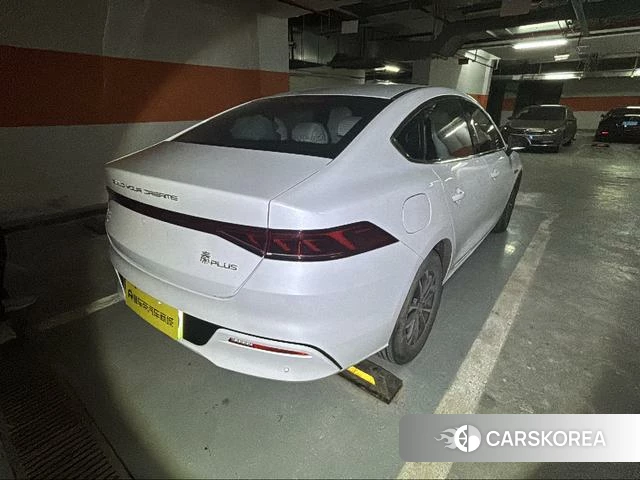BYD Qin PLUS DM 2023 Белый из Китая, фото 4