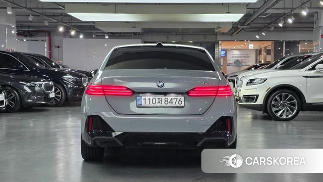 BMW 5 Series (G60) 2025 Серый из Кореи, фото 5