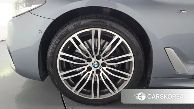 BMW 5 Series (G30) id 3363052 из Кореи 14