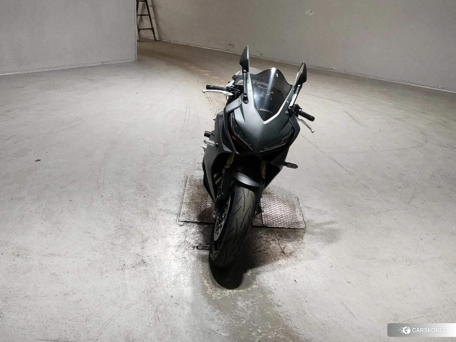 Проданный Honda CBR650R id 4200274 из Японии, фото 3