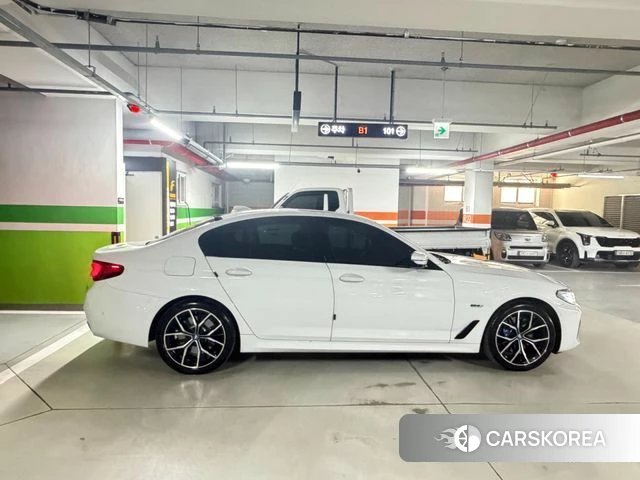 BMW 5 Series (G30) id 4608156 из Кореи 7