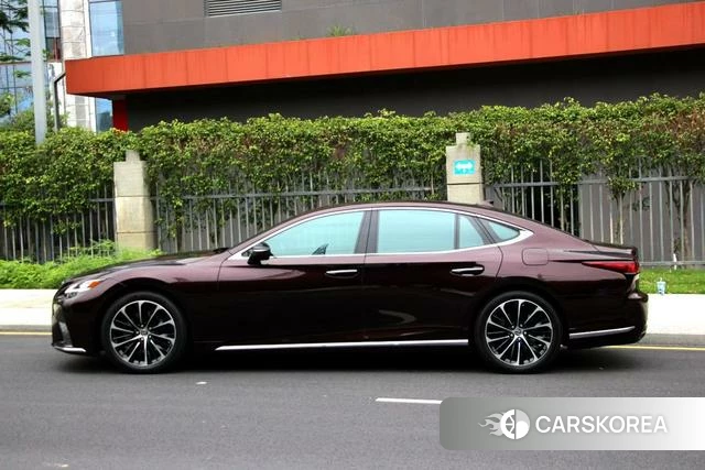 Lexus LS 2022 Красный из Китая, фото 4