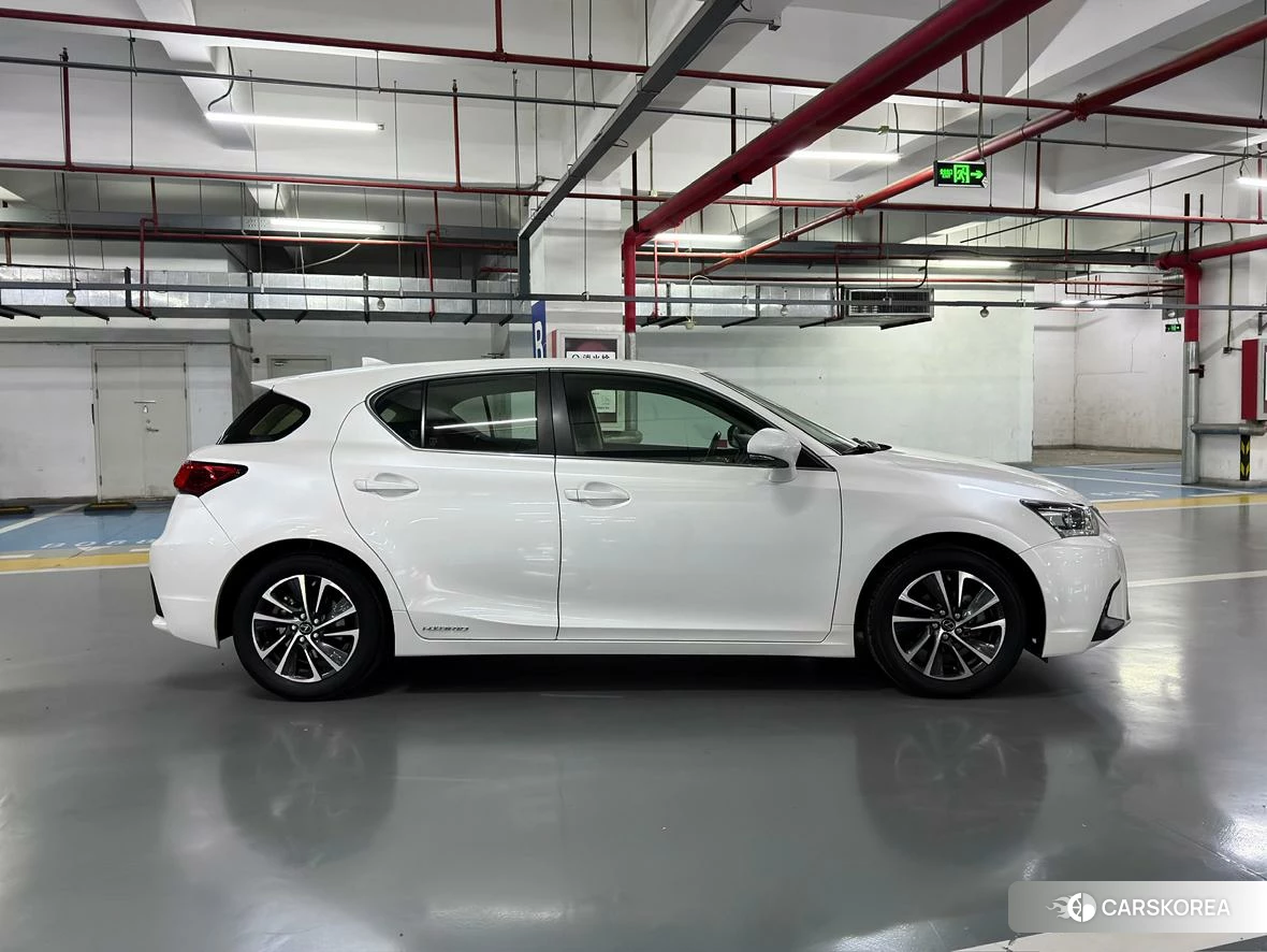 Lexus CT id 4479338 из Китая 10