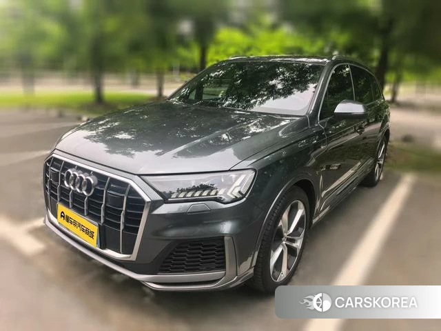 Audi Q7 2023 Темно-серый из Китая, фото 4