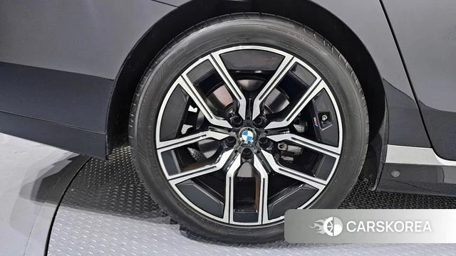BMW 7 Series (G70) id 4408153 из Кореи 26