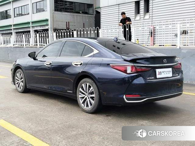 Lexus ES id 4353479 из Китая 13