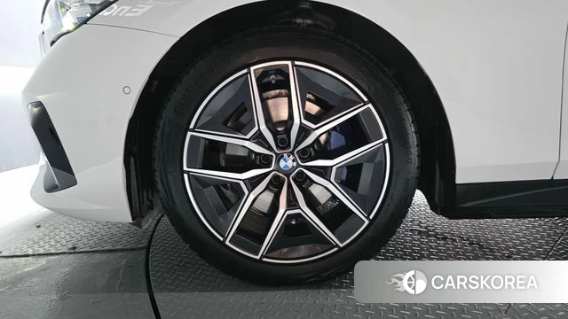 BMW 5 Series (G60) id 4589885 из Кореи 31
