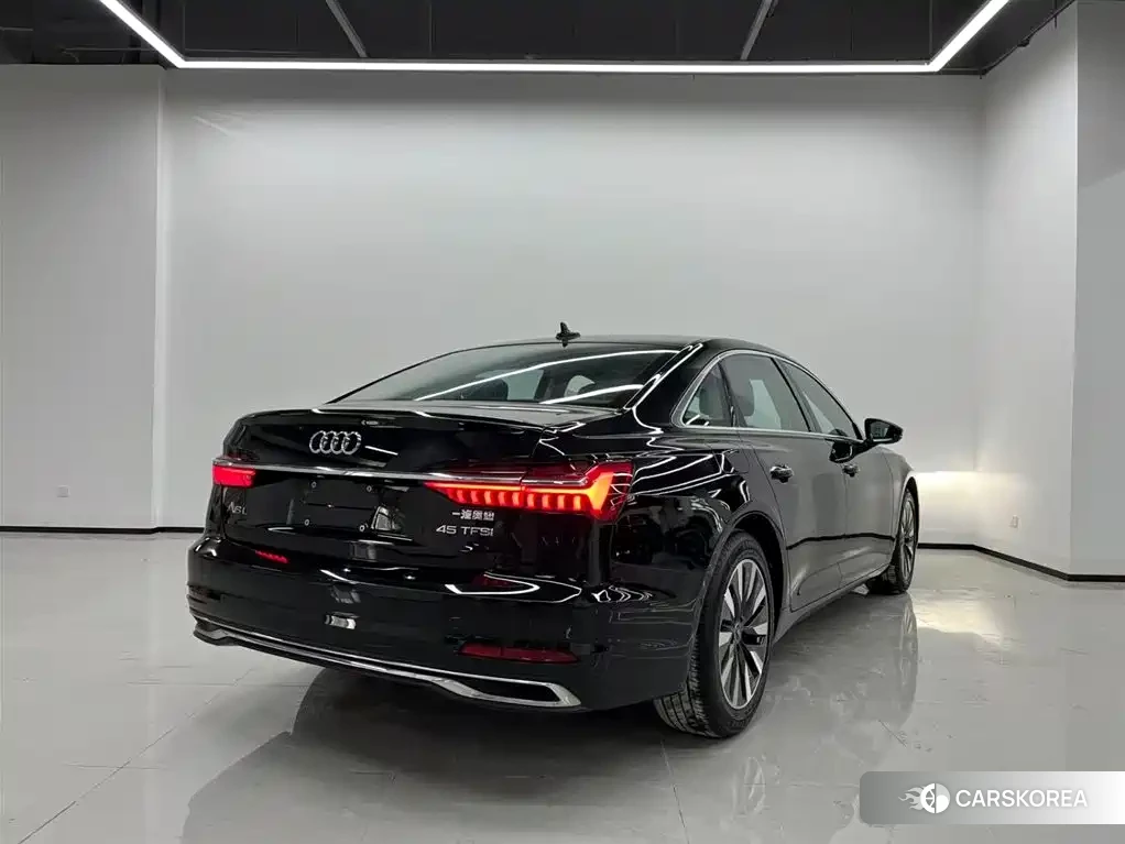 Audi A6L id 4554069 из Китая 10