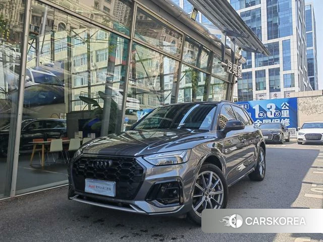 Audi Q5L 2021 Темно-серый из Китая, фото 4
