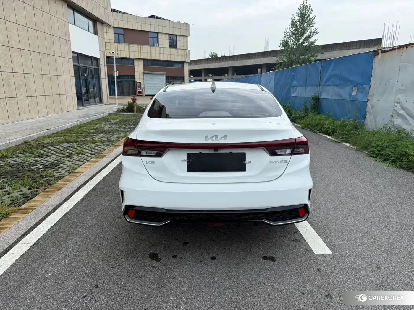 Kia K3 2023 Белый из Китая, фото 4