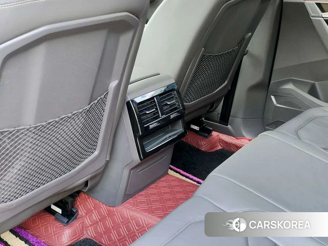 Volkswagen Touareg 2021 Темно-серый из Китая, фото 4