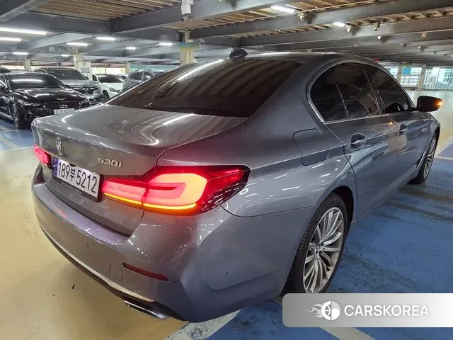 BMW 5 Series (G30) 2022 Серебристо-серый из Кореи, фото 5