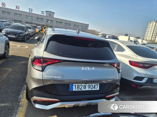 Kia Sportage 5th Generation 2022 Серебристо-серый из Кореи, фото 4