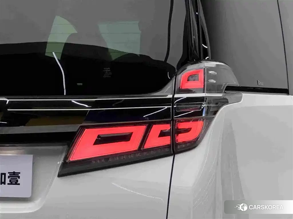 Toyota Vellfire id 4600549 из Китая 16