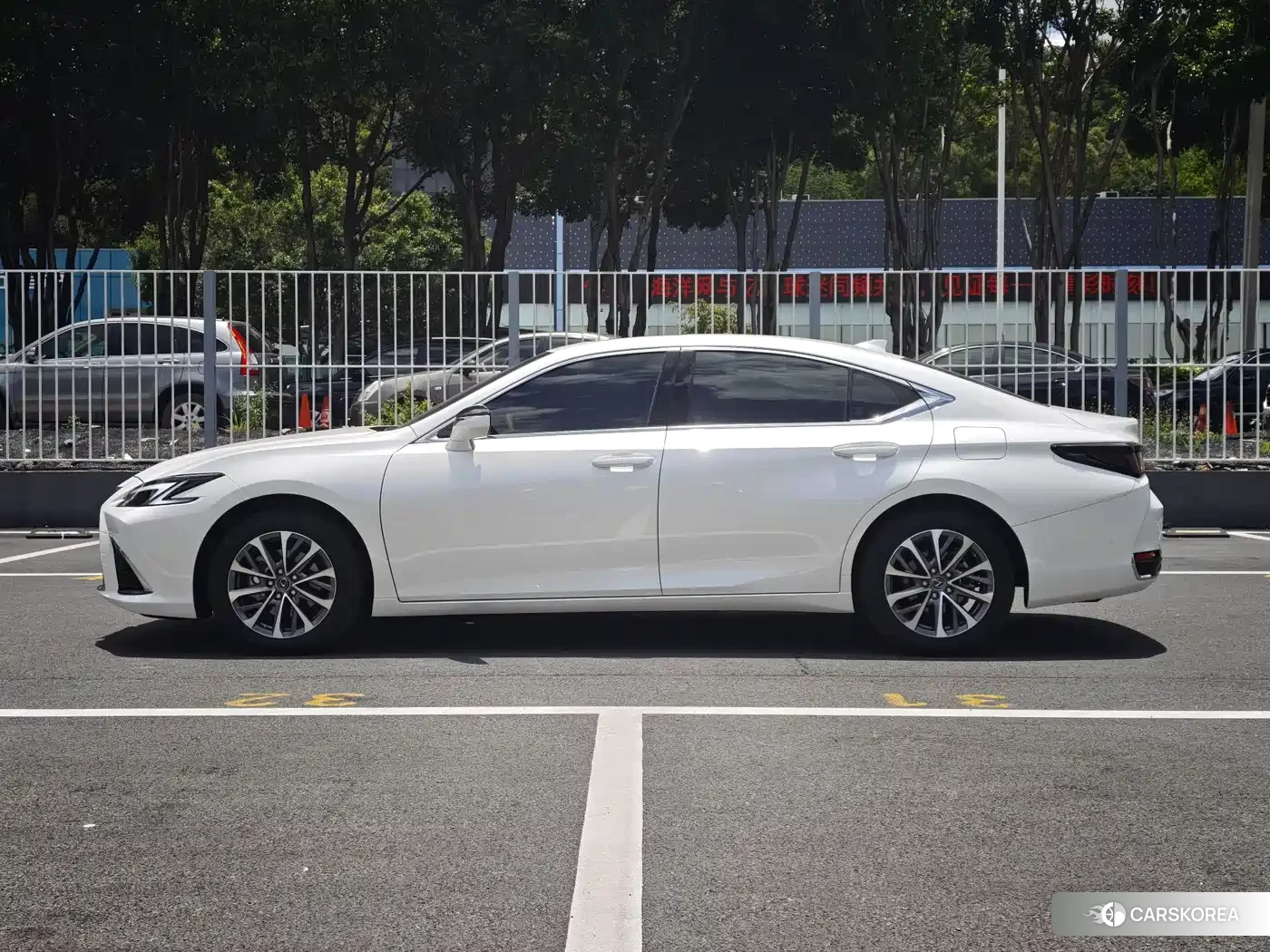 Lexus ES id 4539467 из Китая 13