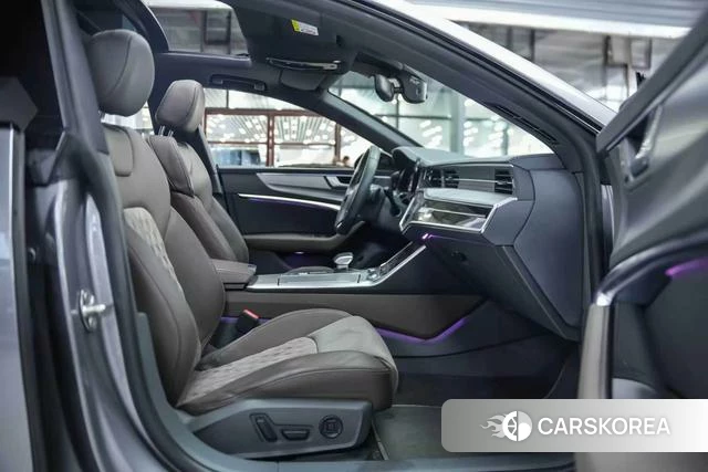 Audi A7L 2023 Серебристо-серый из Китая, фото 6