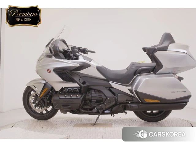 Проданный Honda GL1800 TOUR DCT 2025 из Японии