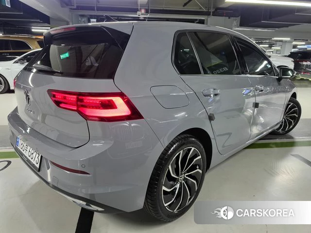 Volkswagen Golf 8th Generation 2023 Серебристо-серый из Кореи, фото 4