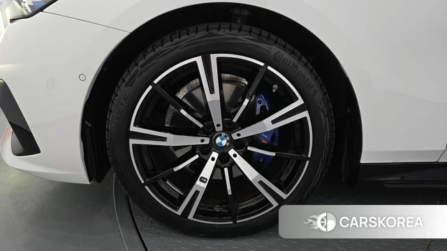 BMW 5 Series (G60) id 4493575 из Кореи 29