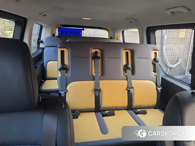 Hyundai Staria 2024 Желтый из Кореи, фото 4