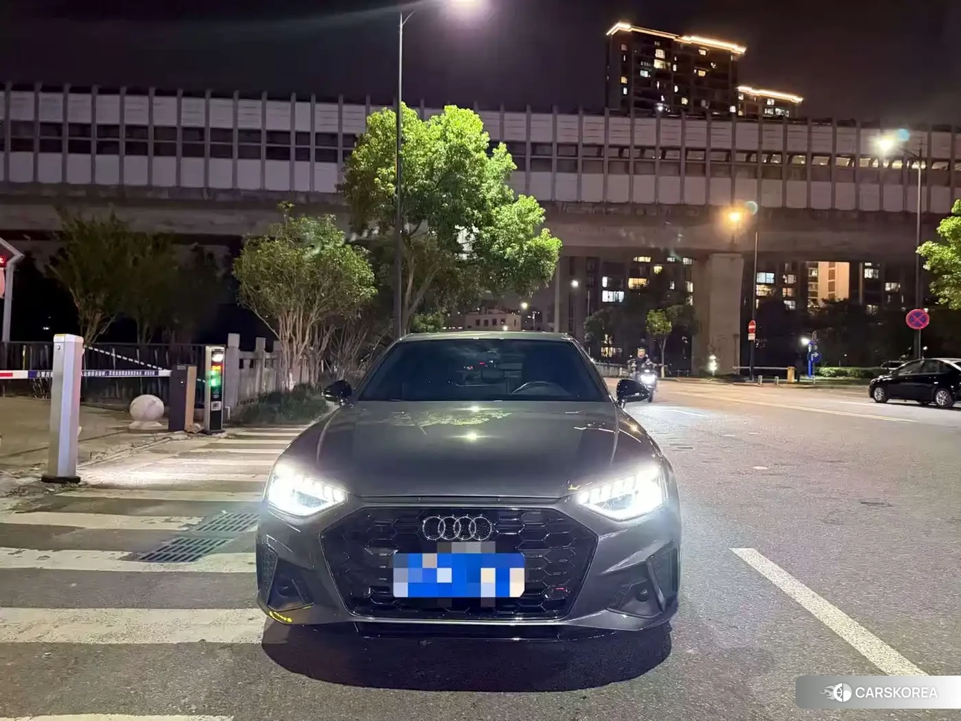 Audi A4L 2024 Silver/gray из Китая, фото 4