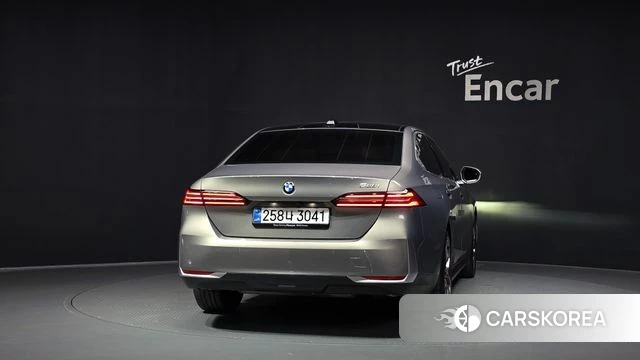 BMW 5 Series (G60) id 4681484 из Кореи 27