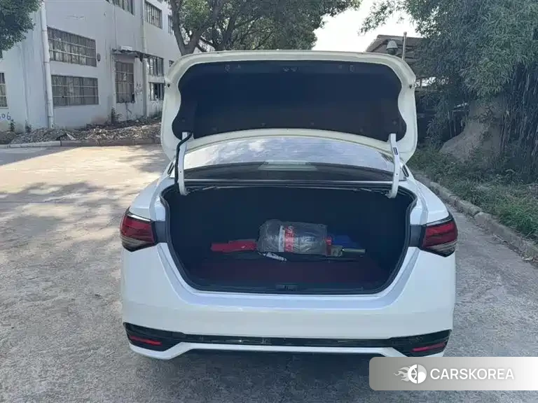 Nissan Sylphy 2023 Белый из Китая, фото 4