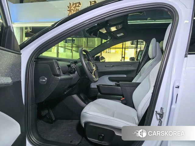 Volvo EX30 2024 Синий из Китая, фото 6