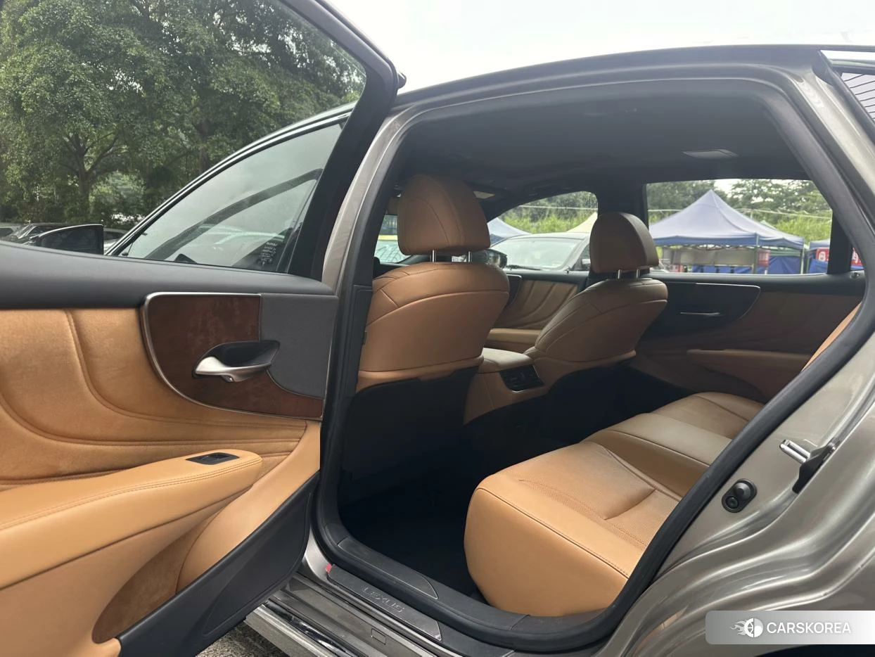 Lexus LS 2019 Серебристо-серый из Китая, фото 4