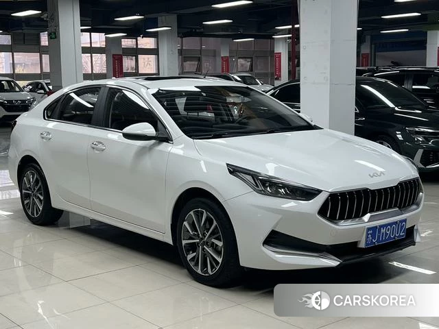 Kia K3 2023 Белый из Китая, фото 6