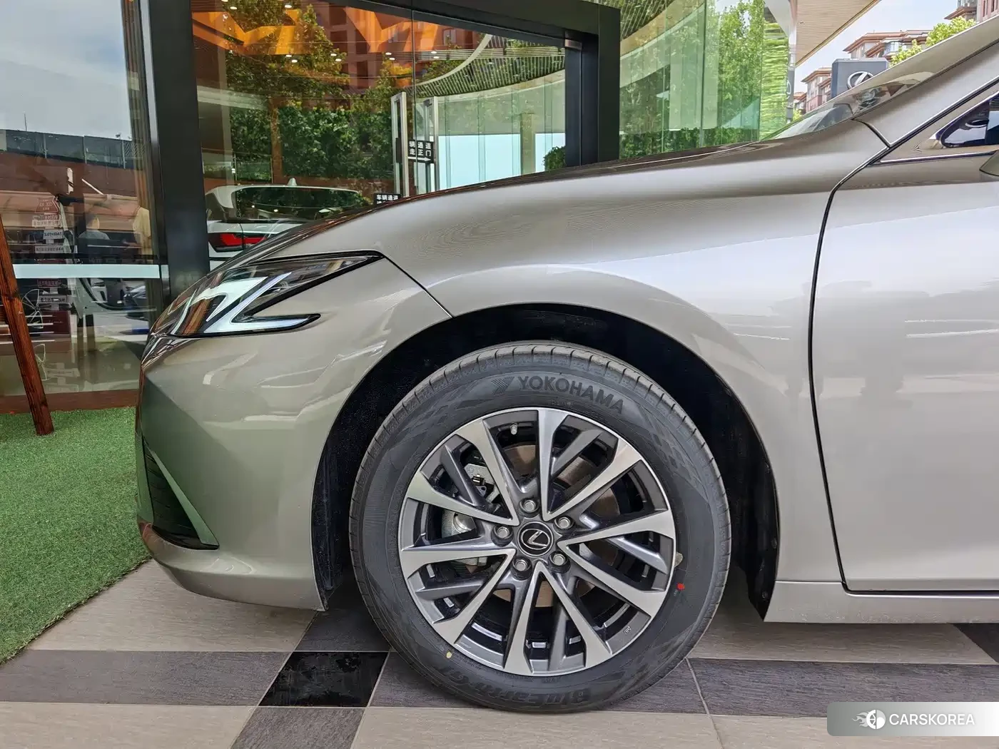 Lexus ES 2025 Silver/gray из Китая, фото 4