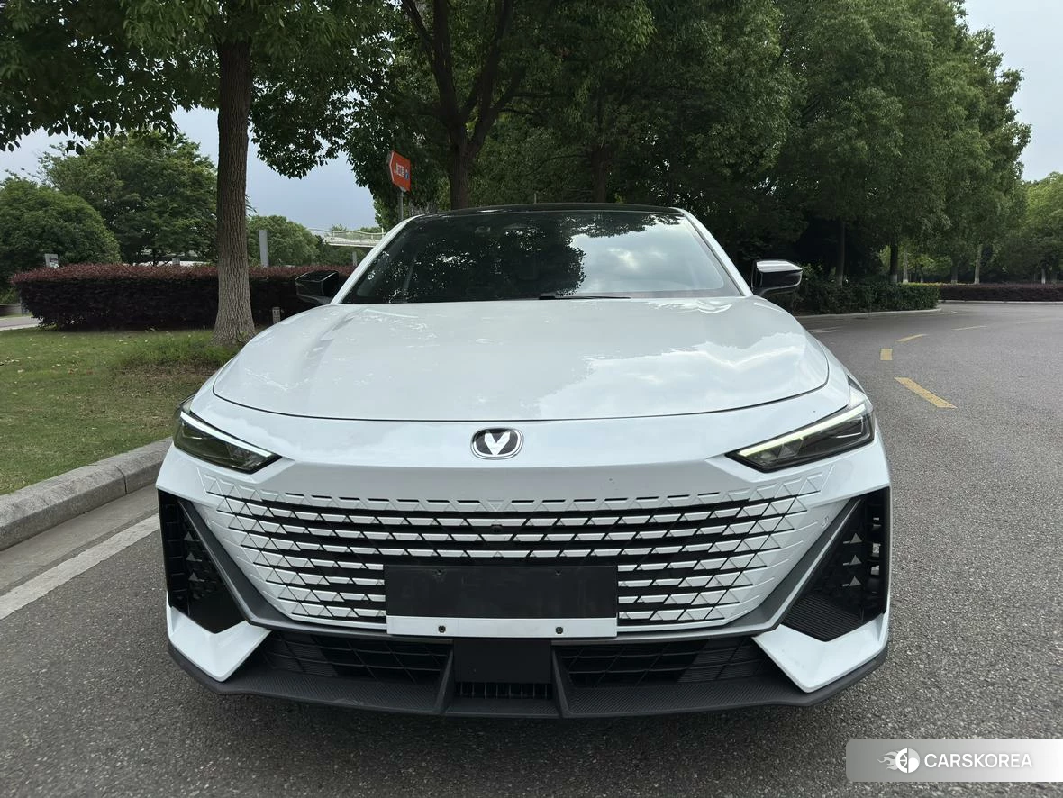 Chang'an UNI-V 2022 Белый из Китая, фото 5