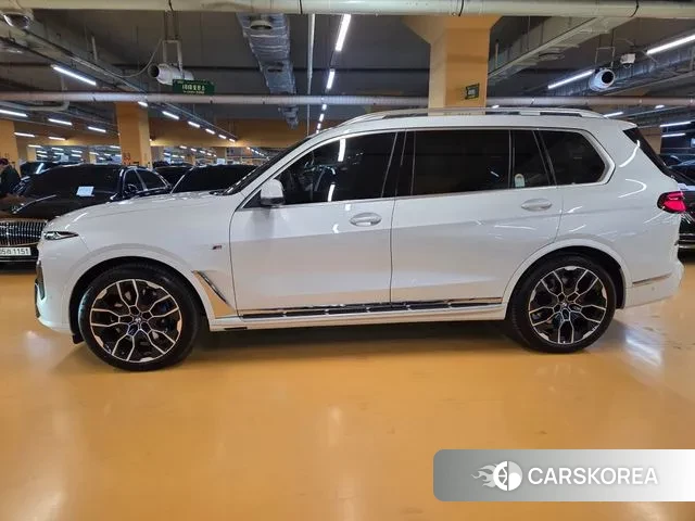 BMW X7 (G07) 2025 Жемчужный цвет из Кореи, фото 5