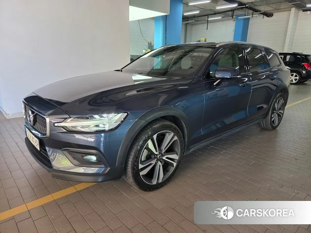 Volvo V60 Cross-Country 2nd Generation 2021 Синий из Кореи, фото 4