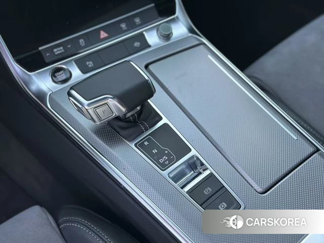 Audi A6L id 4299784 из Китая 9