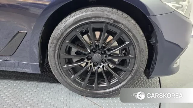 BMW 5 Series (G30) id 3723069 из Кореи 14