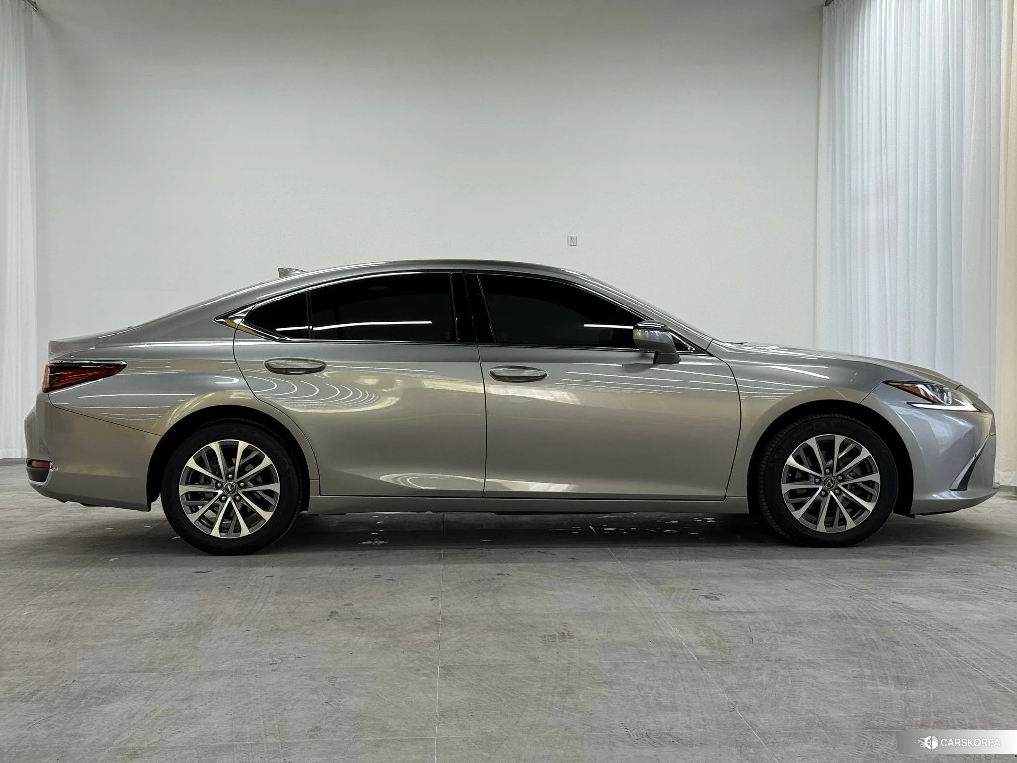 Lexus ES id 4512886 из Китая 14