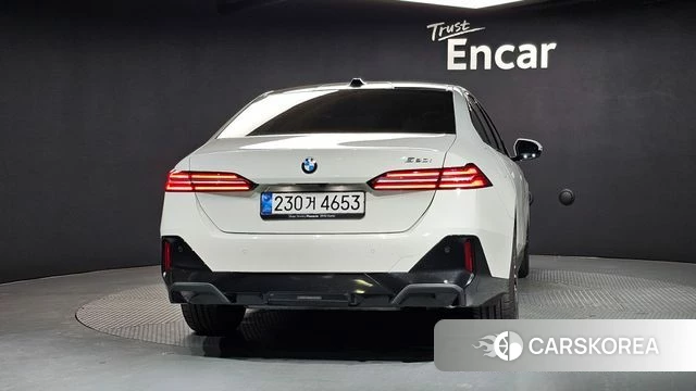 BMW 5 Series (G60) id 4177420 из Кореи 14