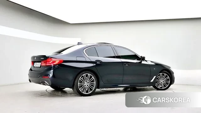 BMW 5 Series (G30) id 3423179 из Кореи 14