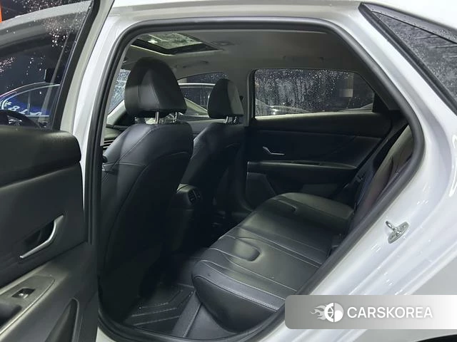 Hyundai Elantra 2023 Белый из Китая, фото 4