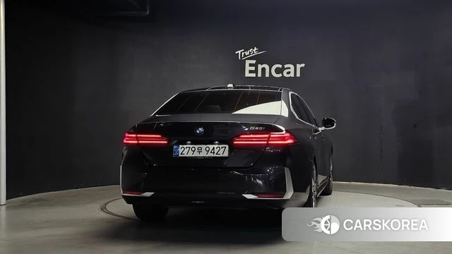 BMW 5 Series (G60) id 3882949 из Кореи 14