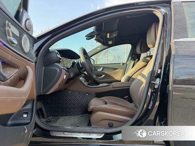 Mercedes-Benz E-class 2023 Черный из Китая, фото 4