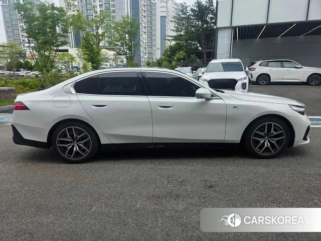 BMW 5 Series (G60) id 4533567 из Кореи 13