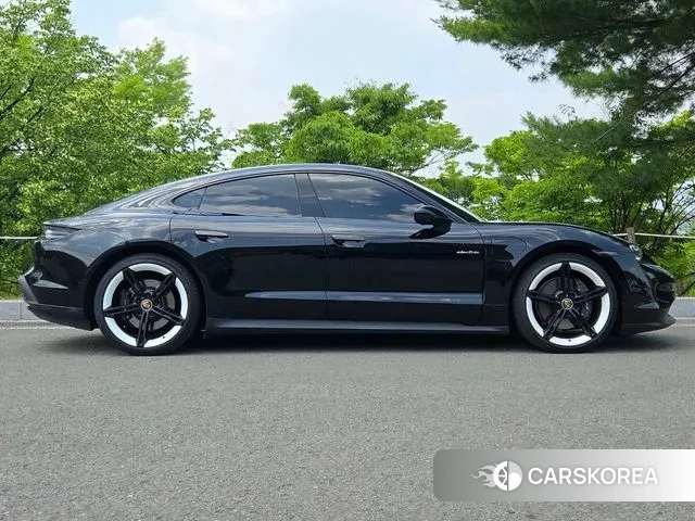 Porsche Taycan id 3338901 из Кореи 14