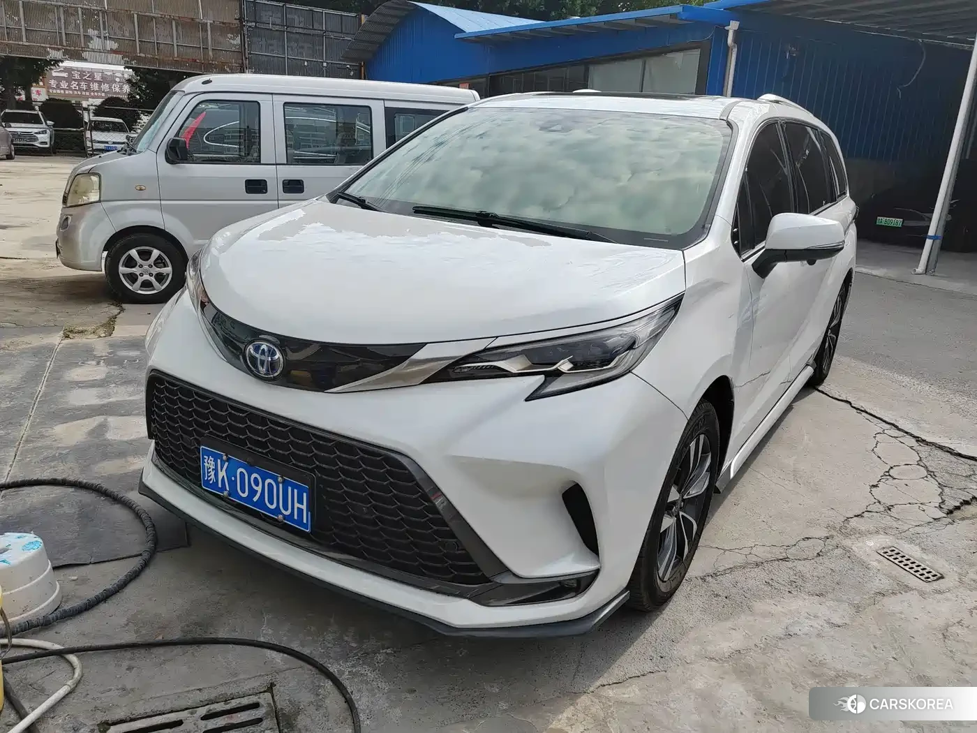 Toyota Granvia 2023 Белый из Китая, фото 4