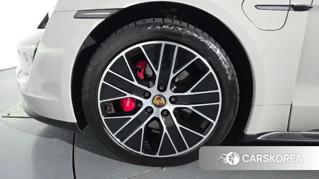 Porsche Taycan id 3468543 из Кореи 14